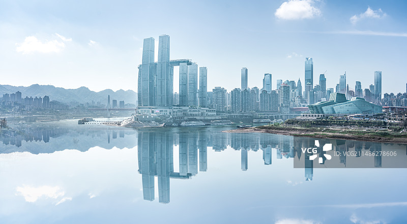 重庆来福士，朝天门，重庆大剧院，两江交汇城市天际线图片素材