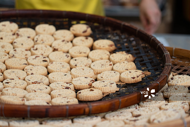 澳门传统手工美食 手工碳烤杏仁饼 传统美食制作过程 特写 杏仁饼图片素材