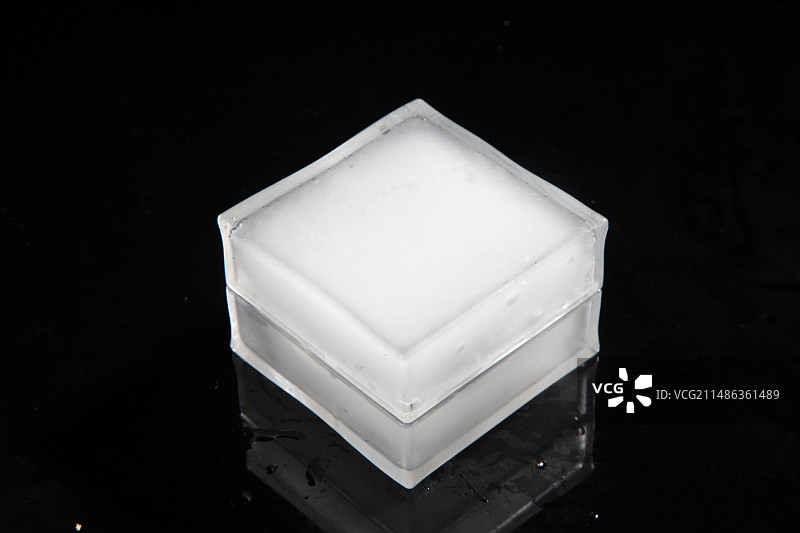 鱼子酱罐装展示图片素材