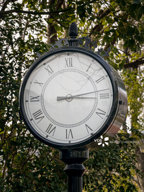 路边的钟表图片素材