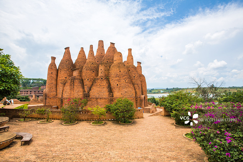 中国云南省红河州弥勒县东风韵风景区内独特的艺术建筑图片素材