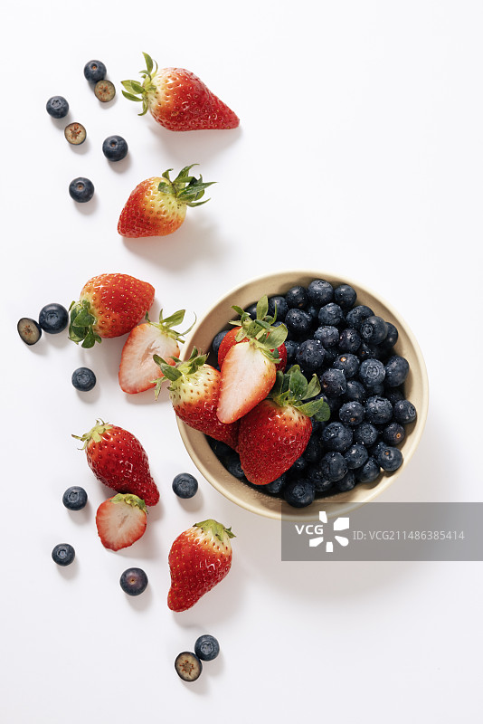 一碗樱桃和蓝莓图片素材