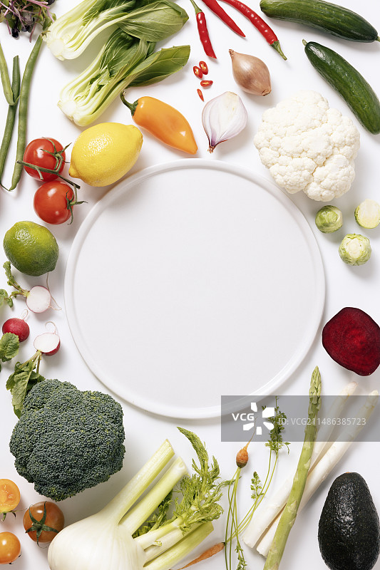 圆形排列的新鲜蔬菜和水果图片素材