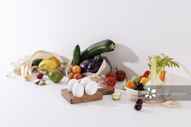 各种新鲜沙拉蔬菜和水果配料图片素材