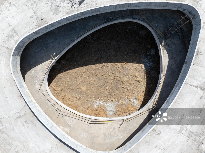 商水在建游乐场中的异形建筑图片素材
