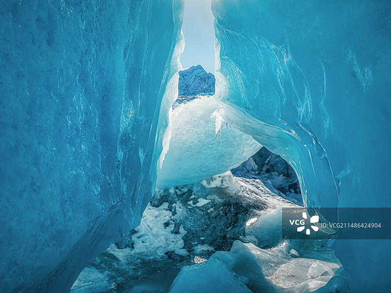 西藏昌都来古冰川蓝冰洞图片素材