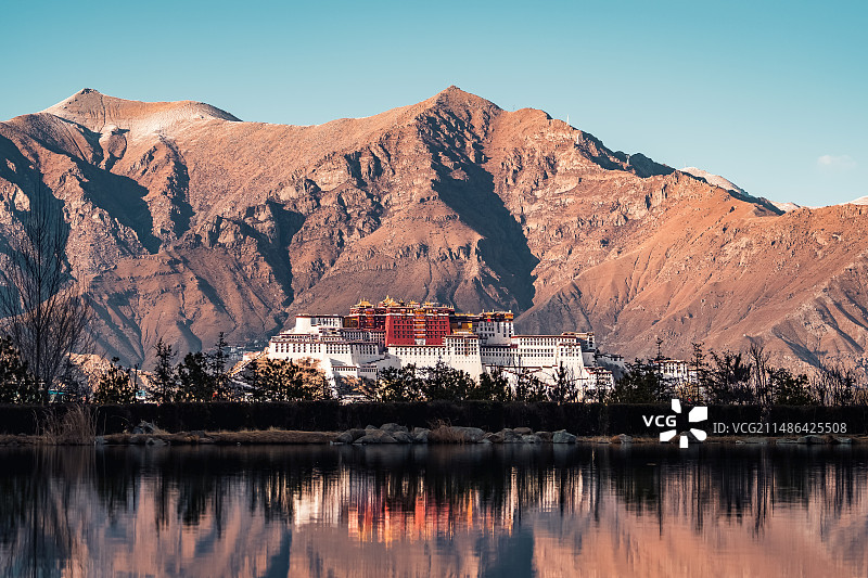 西藏拉萨南山公园布达拉宫的倒影图片素材