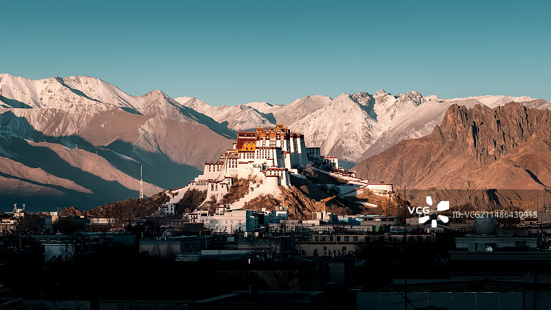 西藏拉萨布达拉宫日出图片素材