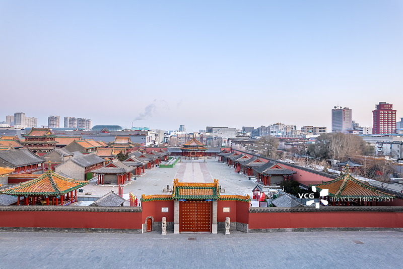 冬天清晨中国辽宁沈阳故宫大政殿古建筑航拍图片素材