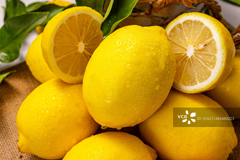 新鲜的整颗柠檬图片素材