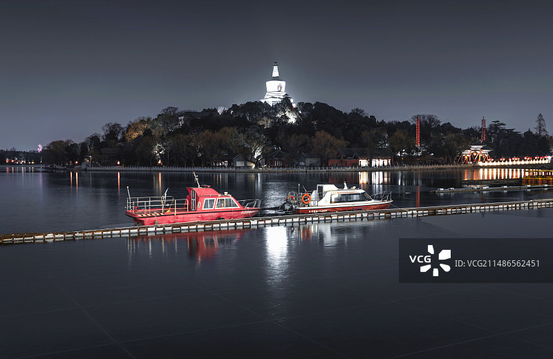 北海公园白塔五龙亭图片素材