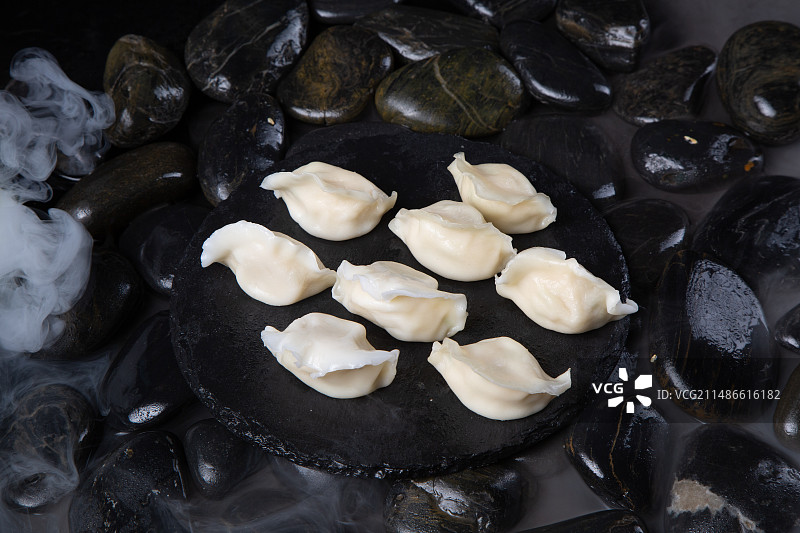 新鲜饺子仙气飘飘图片素材