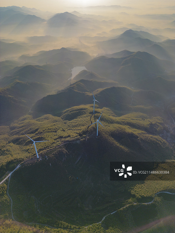 湖州九天山-风车露营地图片素材