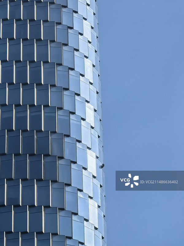 蓝天下现代建筑的低视角图片素材