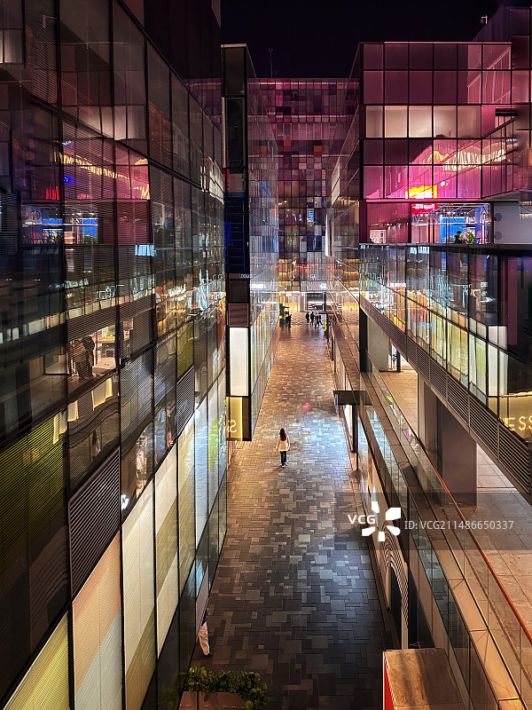夜晚的三里屯太古里图片素材