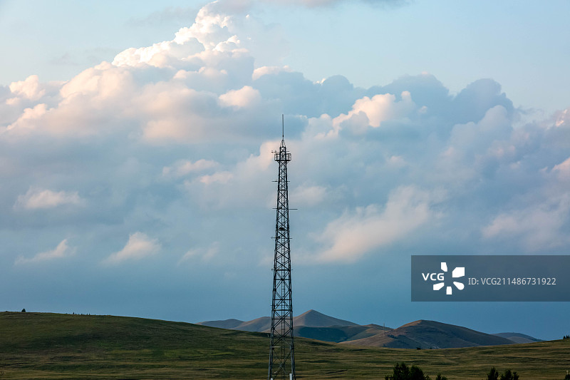 云中的信号塔图片素材