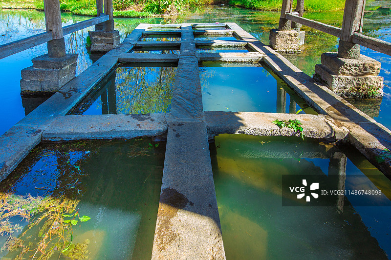 中国云南保山市腾冲市和顺古镇，著名古迹洗衣亭图片素材