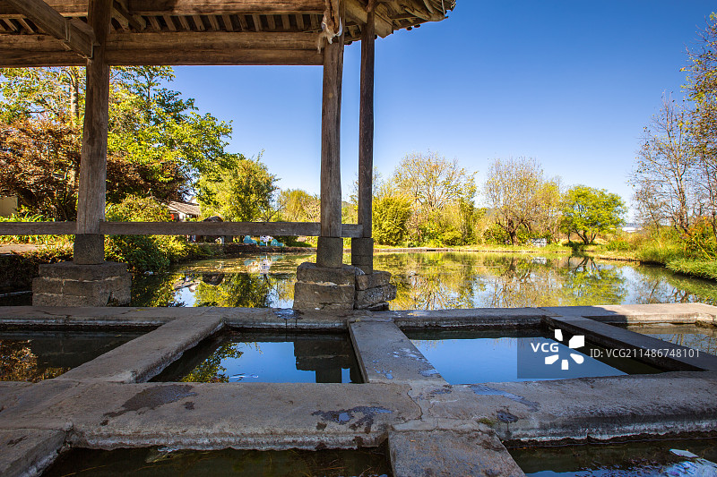 中国云南保山市腾冲市和顺古镇，著名古迹洗衣亭图片素材