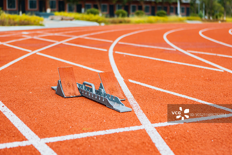 跑道上的起跑器图片素材