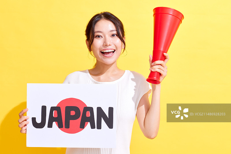 手持白板和扩音器欢呼的日本女性图片素材