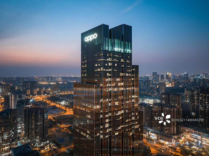 “蓉”光焕发｜夜幕下的oppo大楼图片素材