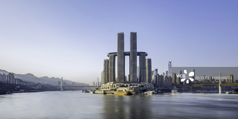 中国重庆朝天门码头来福士建筑天际线风光图片素材
