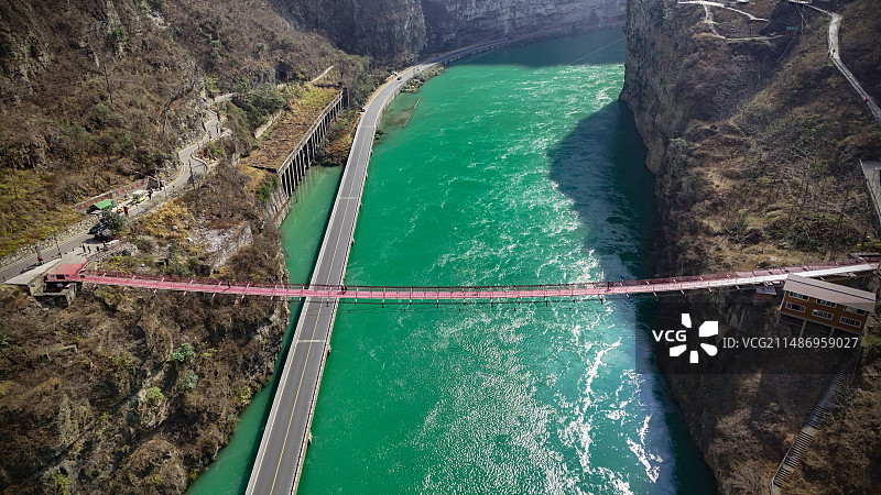 四川省乐山市大渡河大峡谷景区-彝汉同心桥图片素材