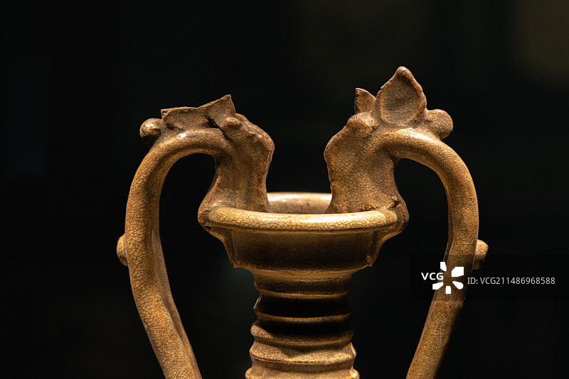 四川博物院龙行中华特展：唐 双龙瓶图片素材