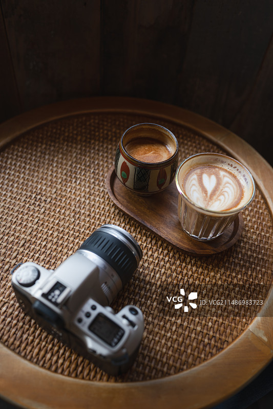 桌上咖啡的高角度视图图片素材