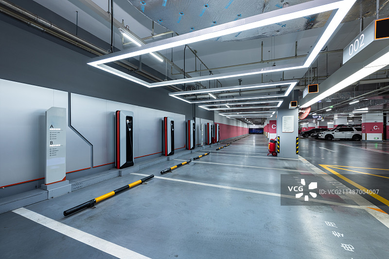 写字楼地下停车场图片素材