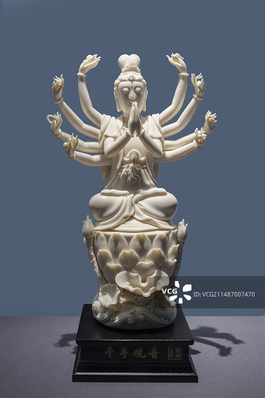 国博-中国白-德化陶瓷展-千手观音图片素材