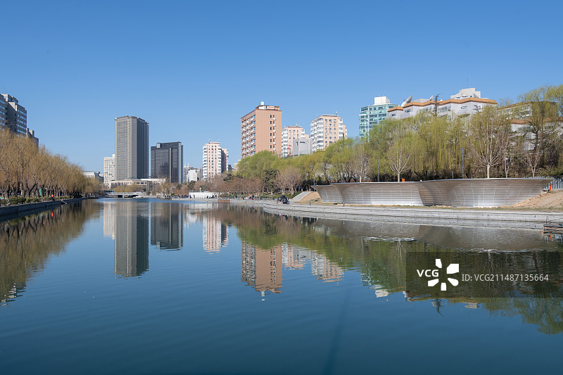 北京朝阳亮马河沿岸城市风景图片素材