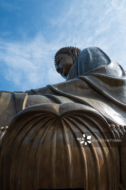 香港天坛大佛侧身仰视图片素材