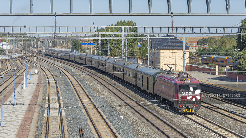 哈尔滨-武昌T184次通过京哈线陶赖昭站图片素材