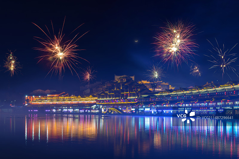 浙江省湖州市太湖古镇烟花秀夜景图片素材