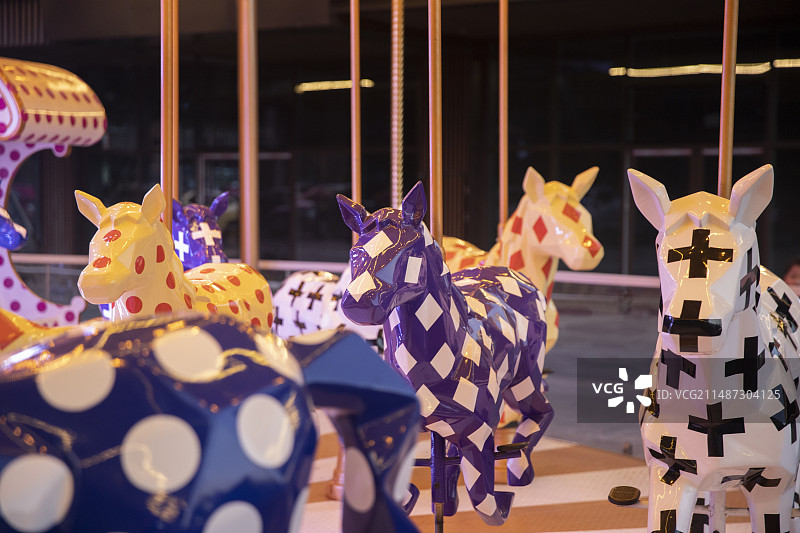 夜色中的旋转木马图片素材