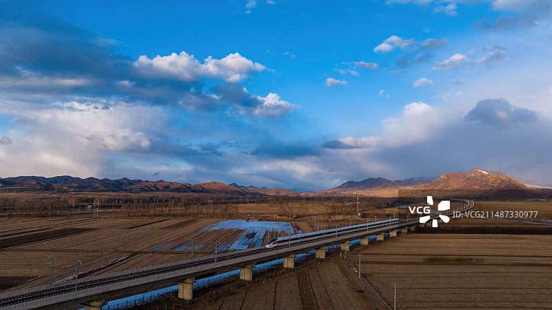 高铁飞驰图片素材