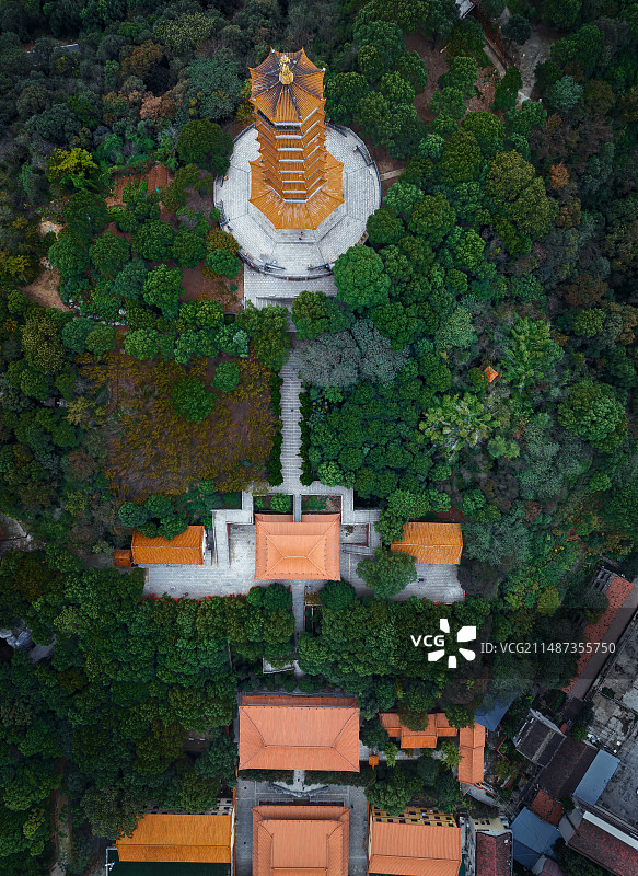 俯瞰岳阳绿树掩映中的圣安寺景观图片素材
