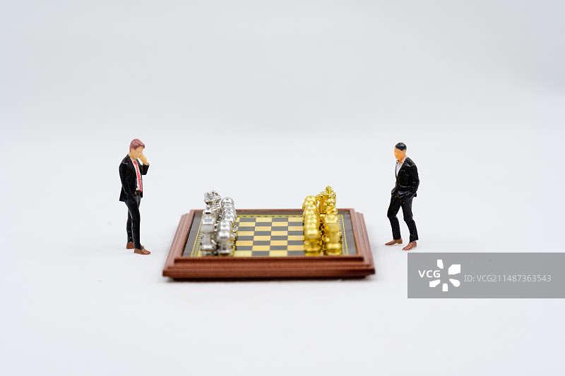 国际象棋对弈、商业对弈、博弈、思考、头脑风暴、对战、商海图片素材