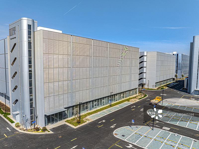 上海临港纳米园 产业区标准厂房 集成电路产业链 半导体先进产业工厂 金属质感外立面 水泥纤维板图片素材