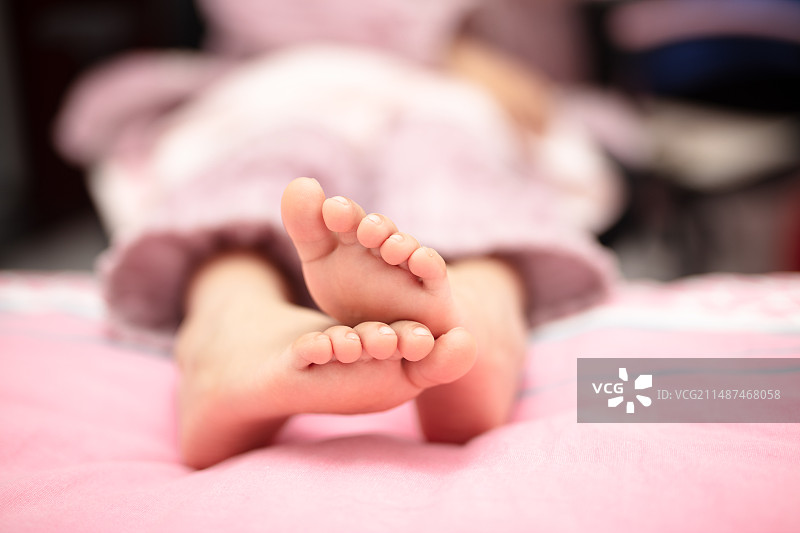 小孩的脚丫特写图片素材