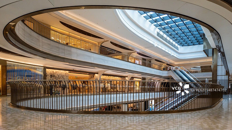 上海前滩太古里购物中心内部建筑空间图片素材