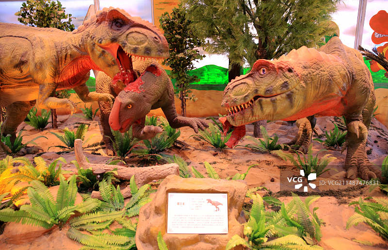 辽宁沈阳：万泉科普恐龙馆吸引游客图片素材