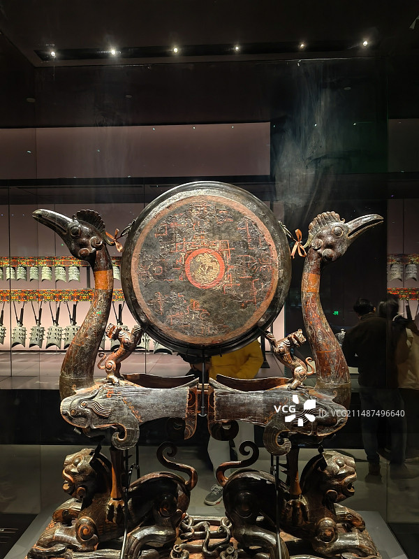 湖北省博物馆战国晚期漆木虎座鸟架鼓图片素材