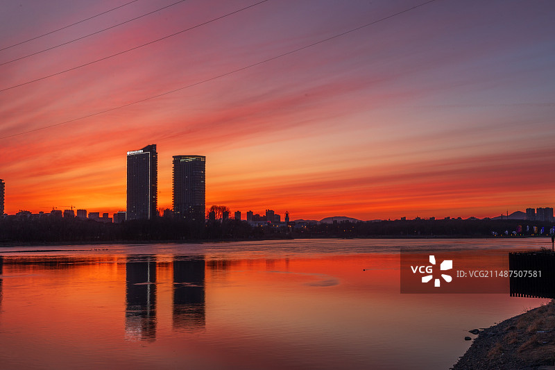 吉林市晚霞映红美丽江城图片素材