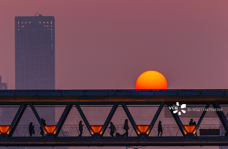 北京春分四惠桥日落图片素材