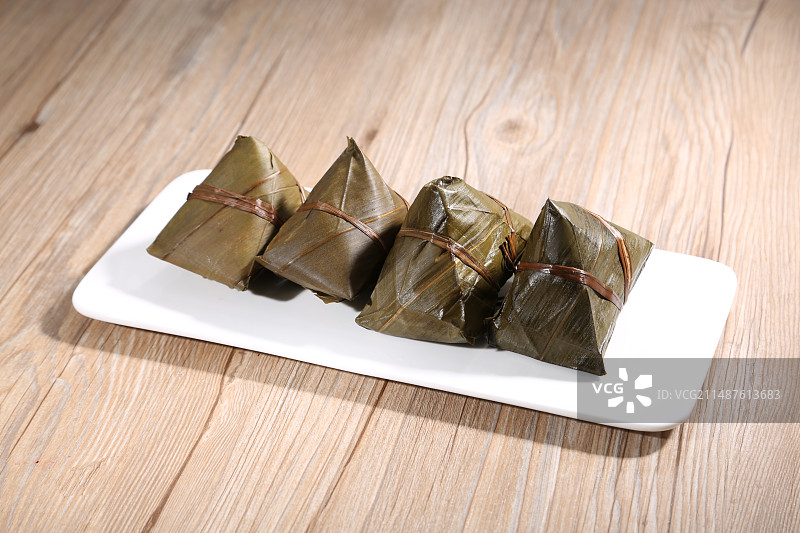 蛋黄栗子咸肉粽图片素材