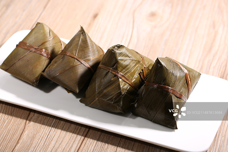 蛋黄栗子咸肉粽图片素材