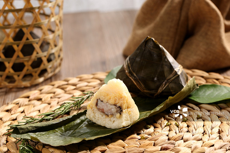 五香咸肉粽图片素材