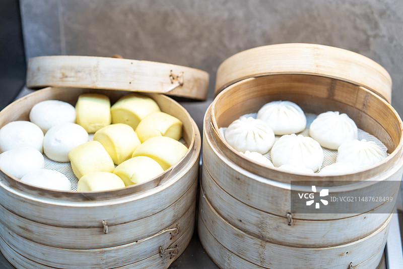 酒店早餐的馒头和包子图片素材